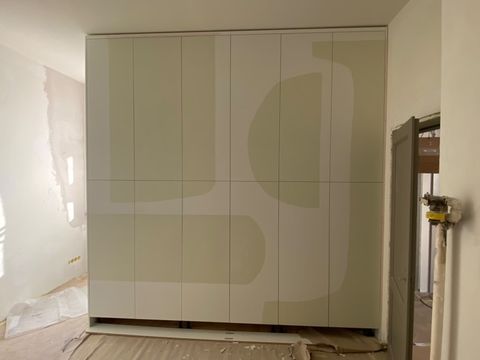 beepitett laminált szekrenysor haloszoba festes alatt