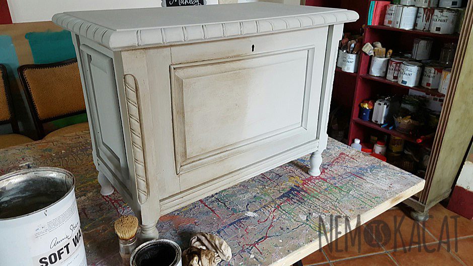 Annie Sloan Paris Grey festett bútor
