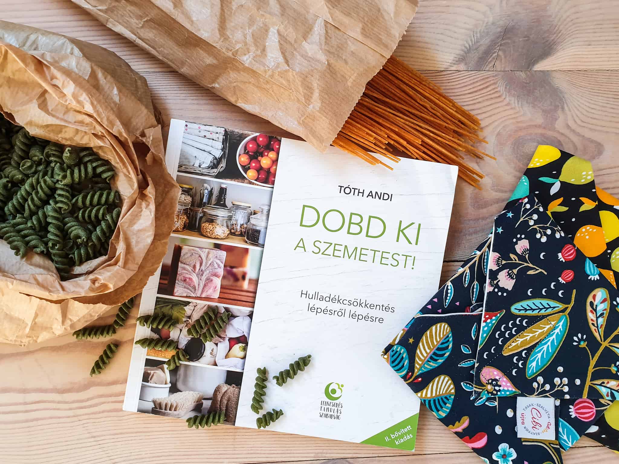 tóth andi dobk ki a szemetest