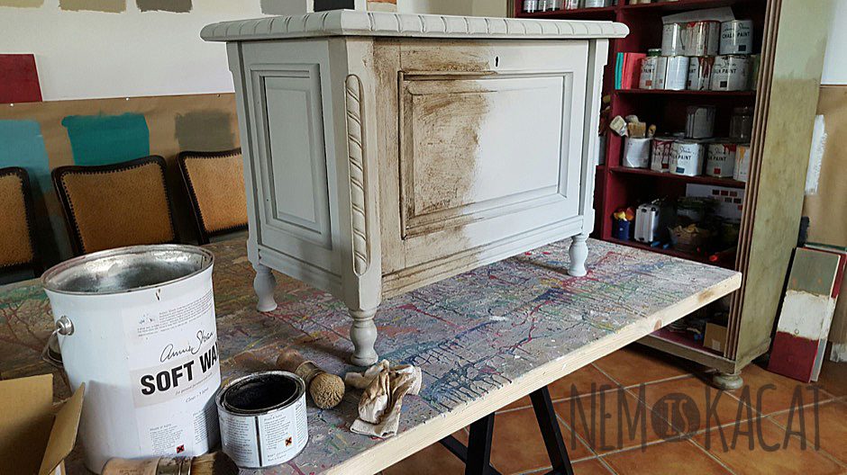 Annie Sloan Paris Grey festett bútor