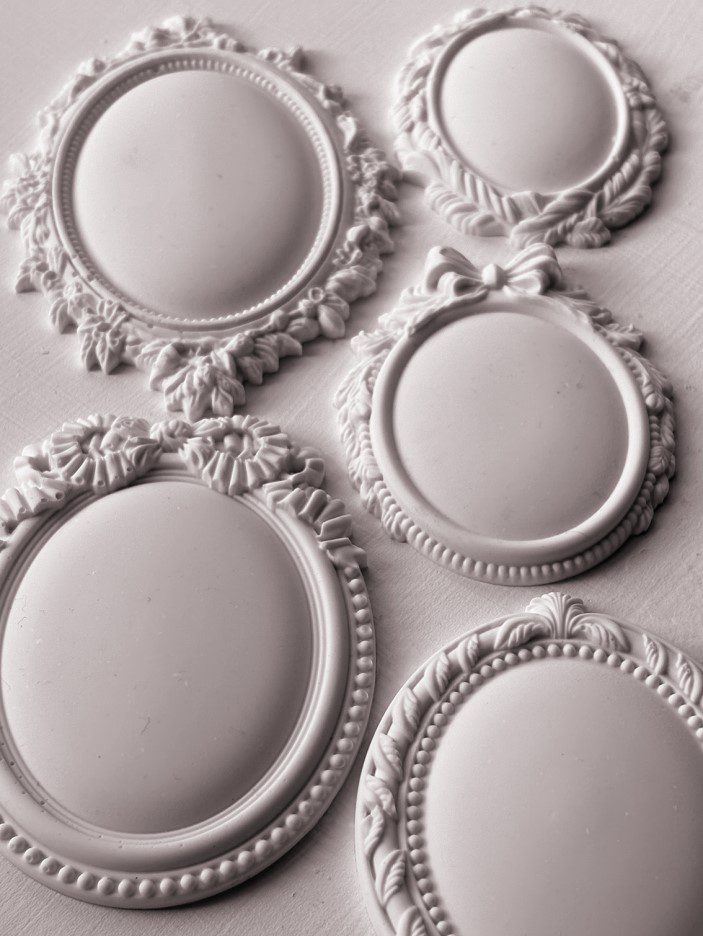 Vintage Brooches bútordisz ontoforma IOD minta kész