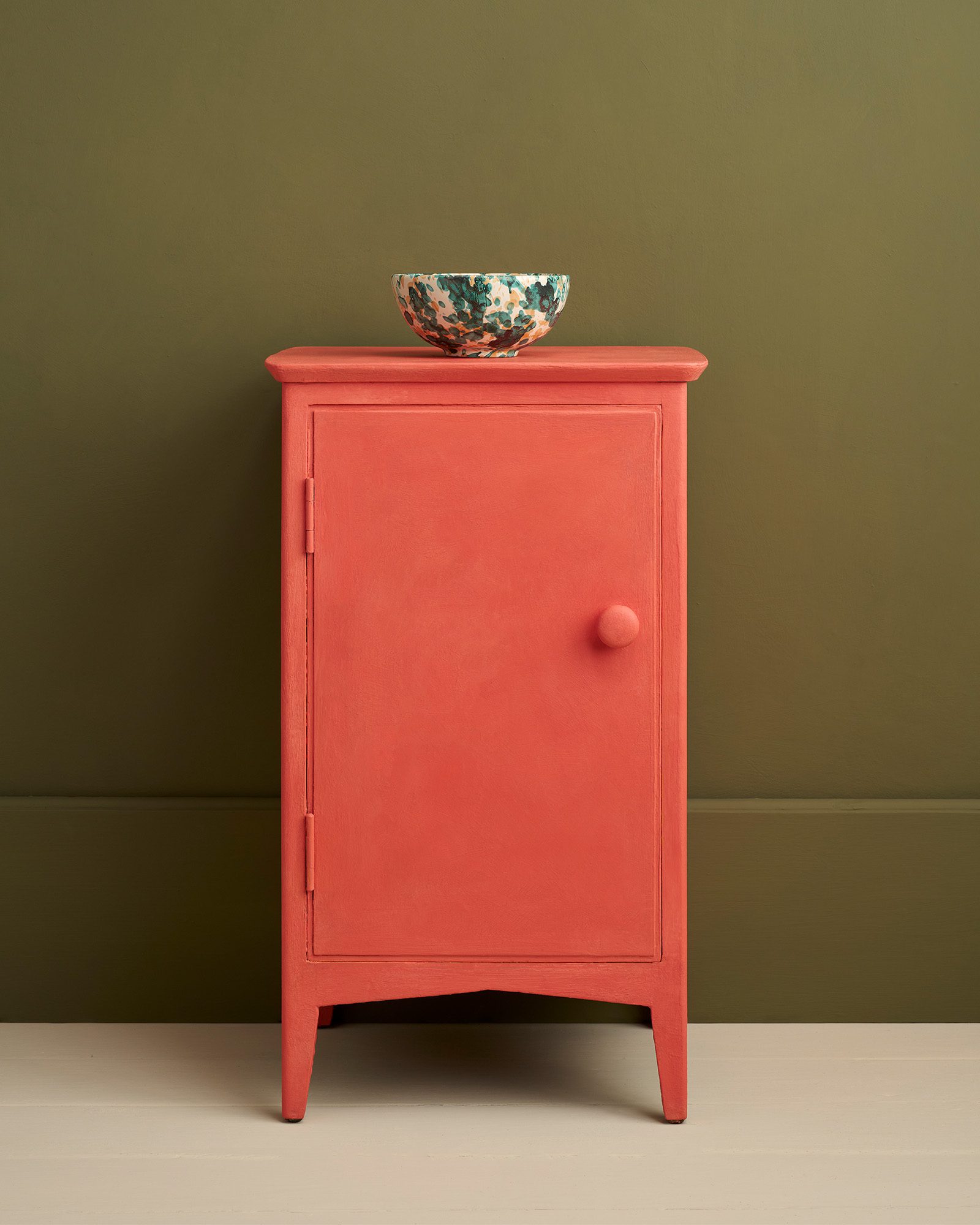 sandalwood red chalk paint kretafestek annie sloan komód olive fal