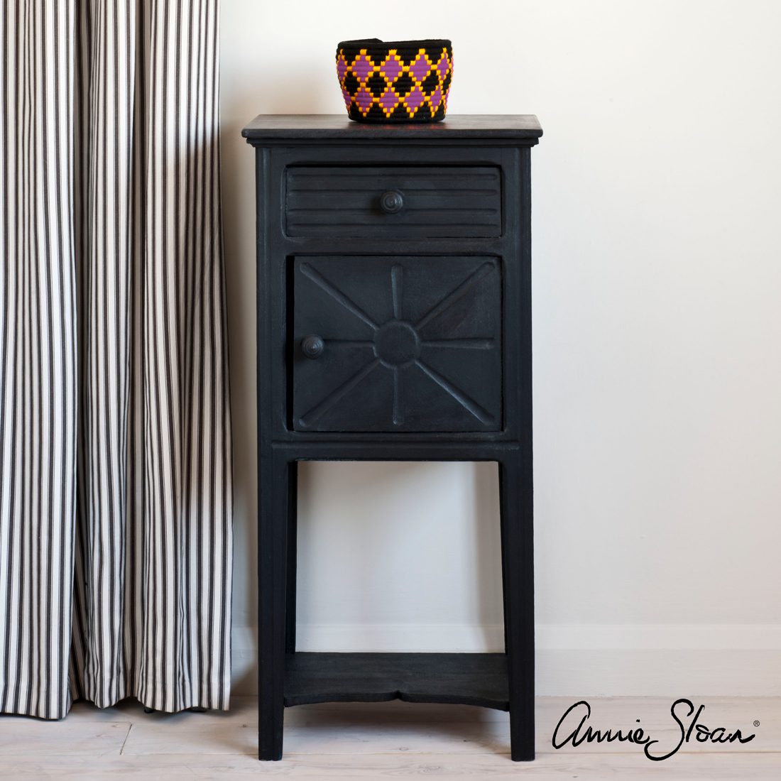 Athenian Black Chalk Paint krétafesték Annie Sloan