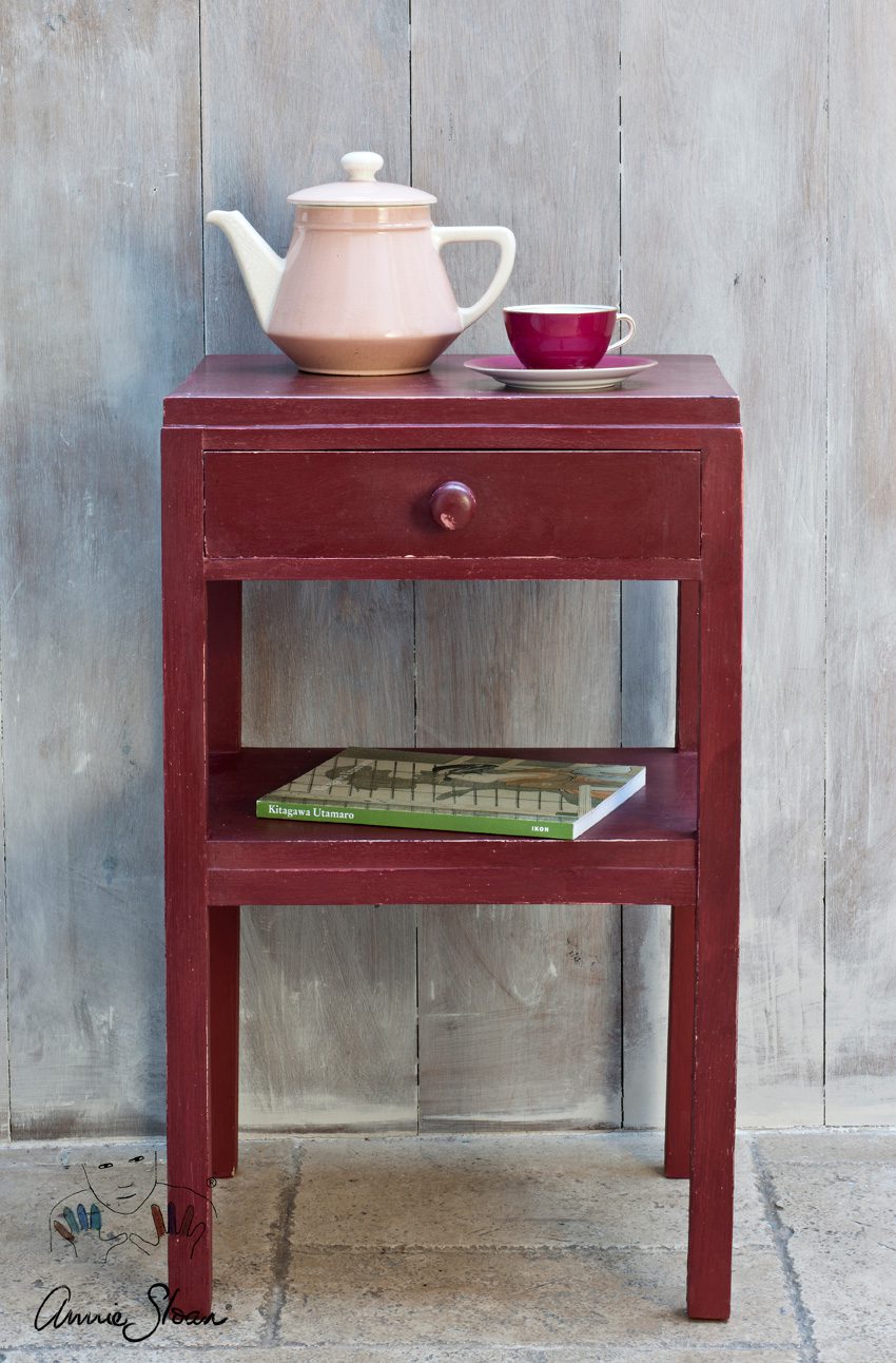 Primer Red Chalk Paint krétafesték Annie Sloan