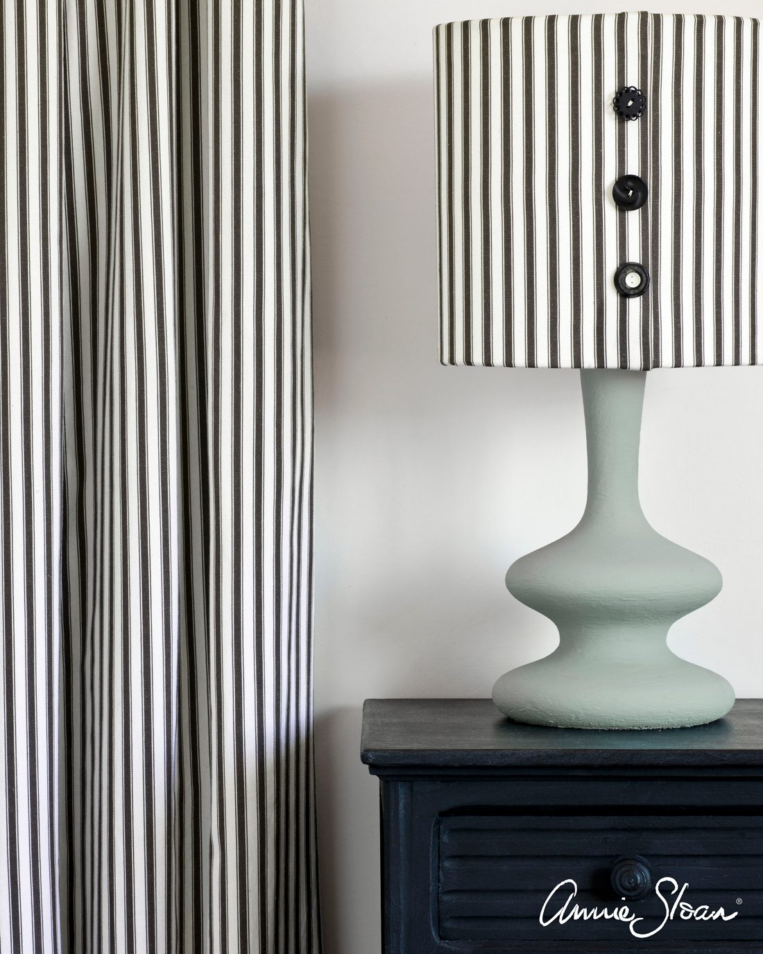 Athenian Black Chalk Paint krétafesték Annie Sloan