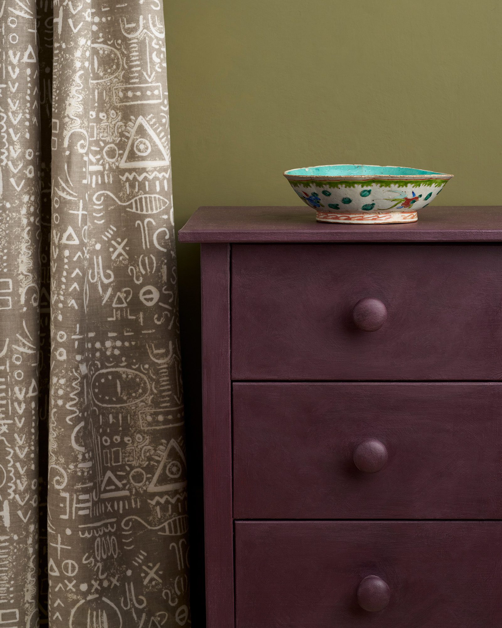tyrian plum chalk paint kretafestek annie sloan komód Olive fallal és fuggony